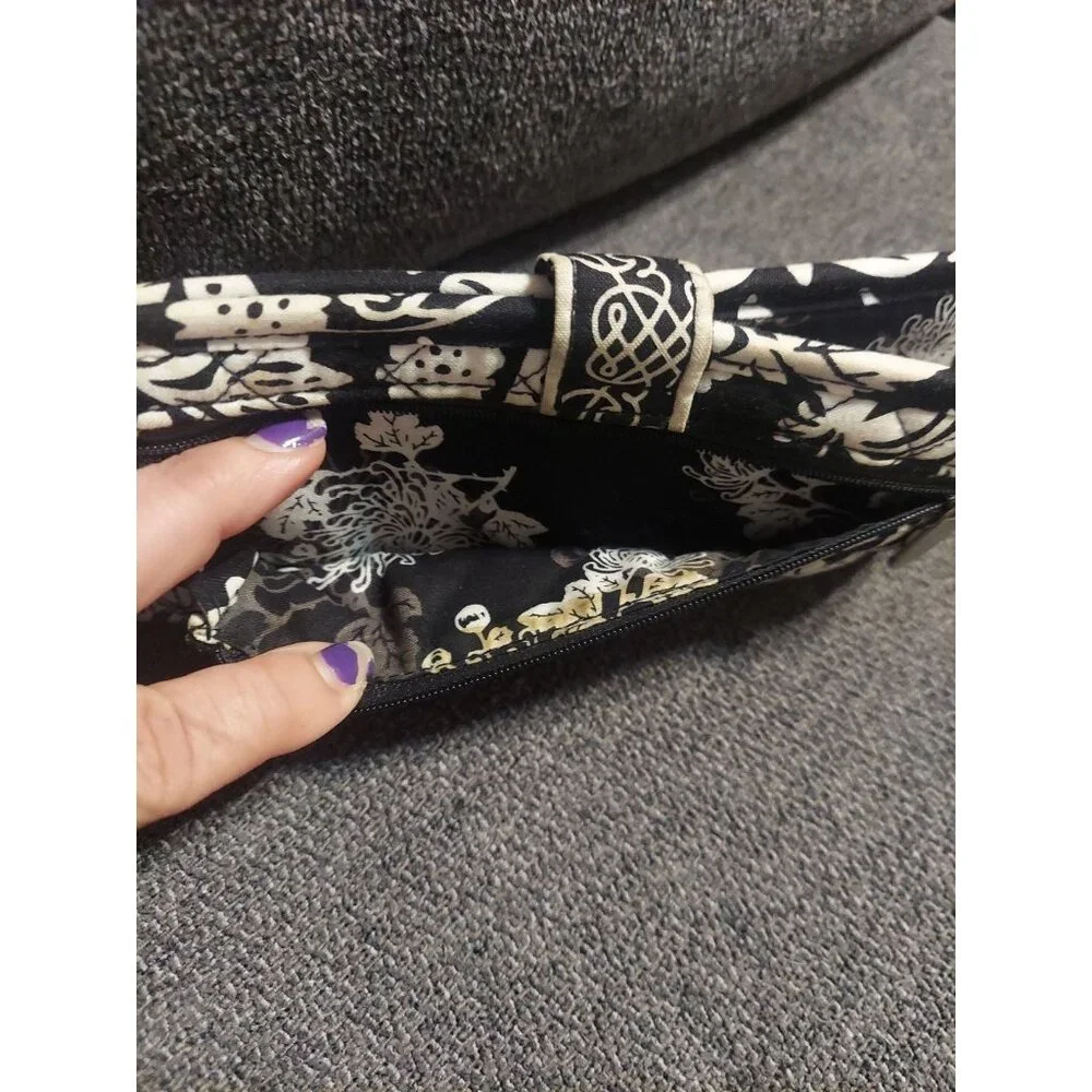 RETIRED VERA BRADLEY TRI-FOLD‎ WALLET BLACK WHITE FLORAL DESIGN ID/CREDIT *flaw - Picture 6 of 15